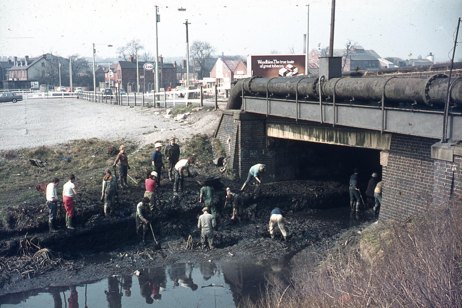 Volunteers clearing debris from the Erewash Canal 